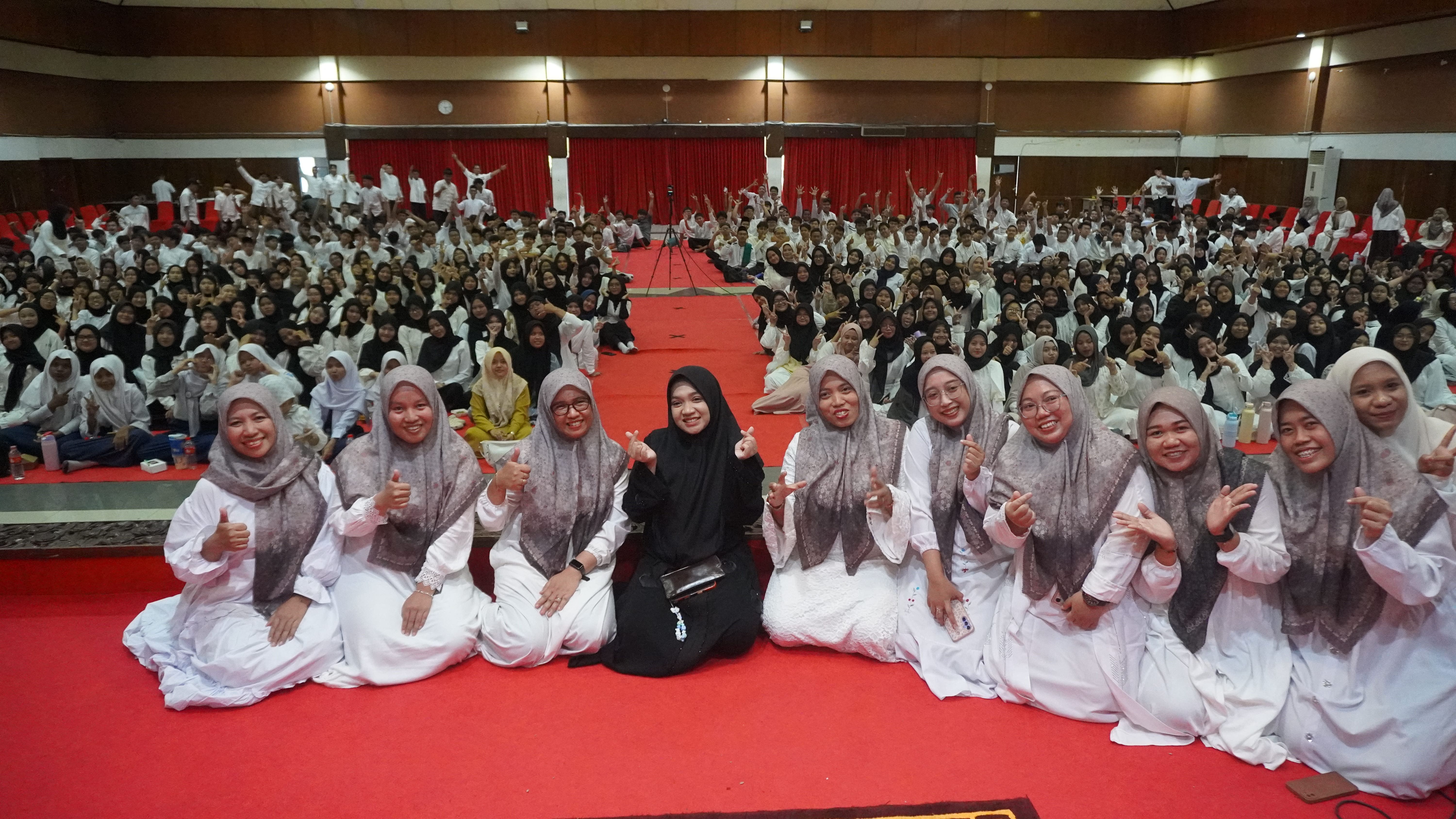 Gema Sholawat Bersama Umi Laila Warnai Kebersamaan Keluarga Besar SMATAG
