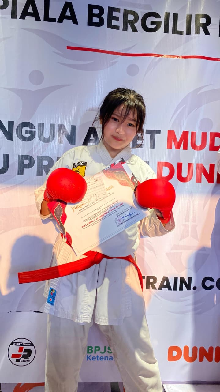 Jenifer, Siswa SMA 17 Agustus 1945 Surabaya, Raih Juara 1 Kejuaraan Nasional Karate Piala Bergilir Pemprov Jatim IV 2026